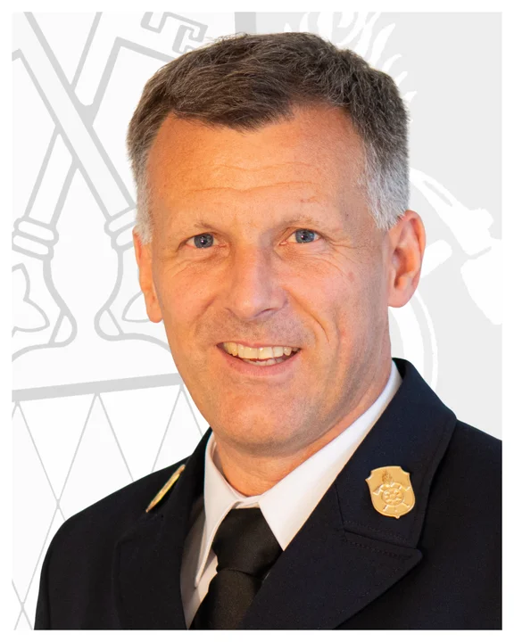 Uniform weiss  Holzner.png